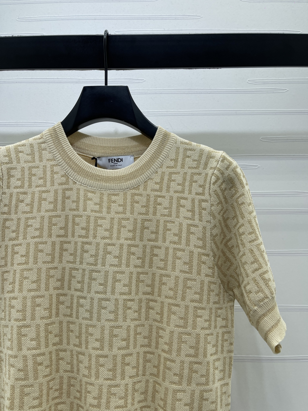 Women's short sleeves